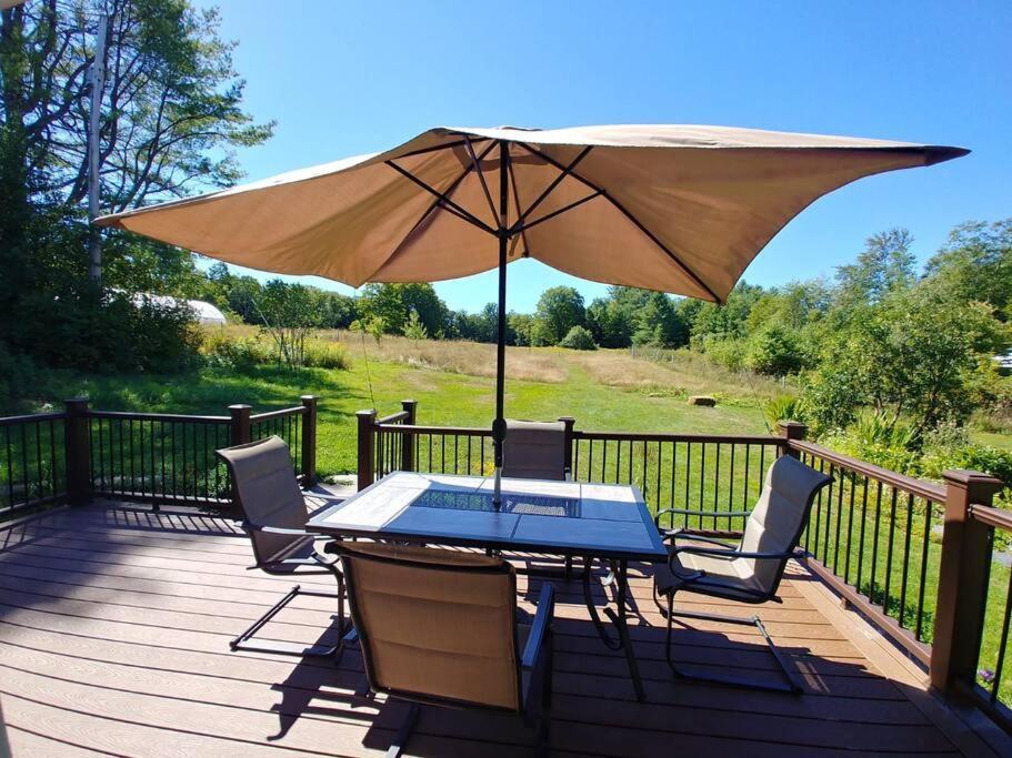 Spacious Country Retreat Close To Town And Nature, Sylvana Farm Vt モントピリア エクステリア 写真