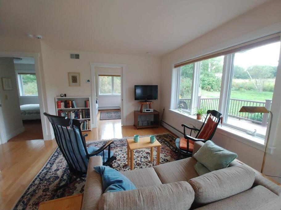 Spacious Country Retreat Close To Town And Nature, Sylvana Farm Vt モントピリア エクステリア 写真