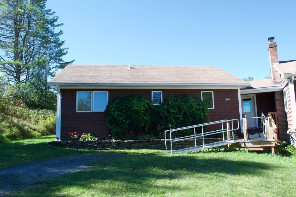 Spacious Country Retreat Close To Town And Nature, Sylvana Farm Vt モントピリア エクステリア 写真