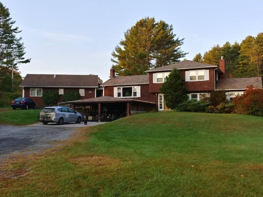 Spacious Country Retreat Close To Town And Nature, Sylvana Farm Vt モントピリア エクステリア 写真