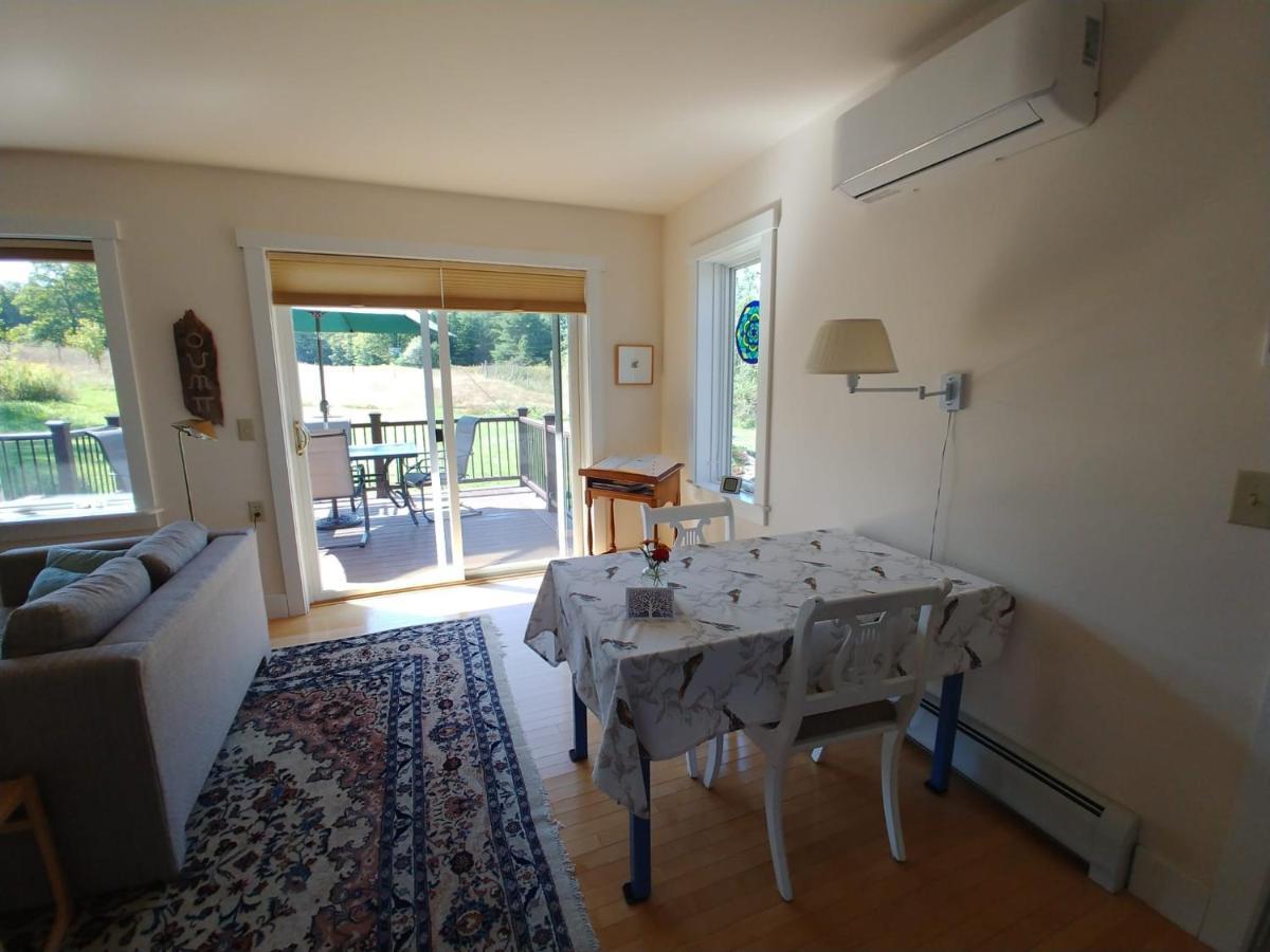 Spacious Country Retreat Close To Town And Nature, Sylvana Farm Vt モントピリア エクステリア 写真