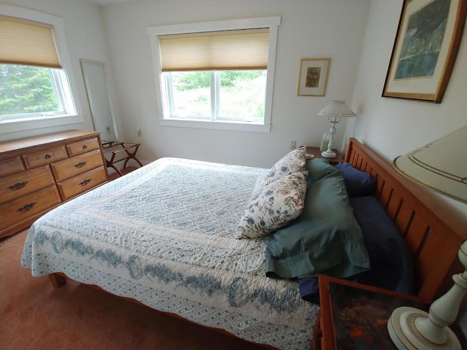 Spacious Country Retreat Close To Town And Nature, Sylvana Farm Vt モントピリア エクステリア 写真